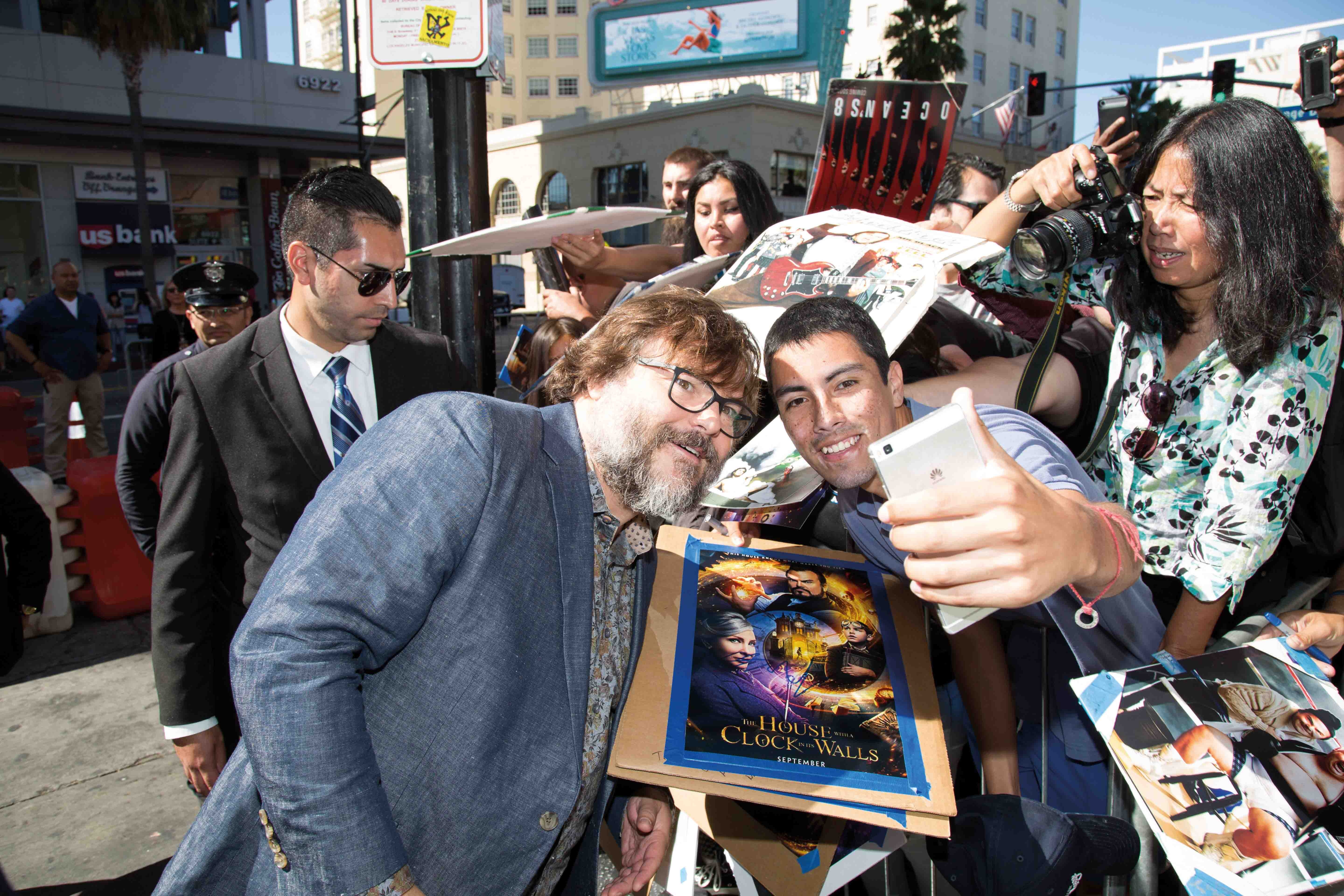 ジャック・ブラックはファンとセルフィー撮影も!