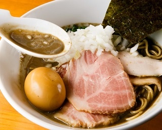 年間800杯実食の“ラーメン官僚”2018新店の推し麺！「亀戸煮干中華蕎麦つきひ」