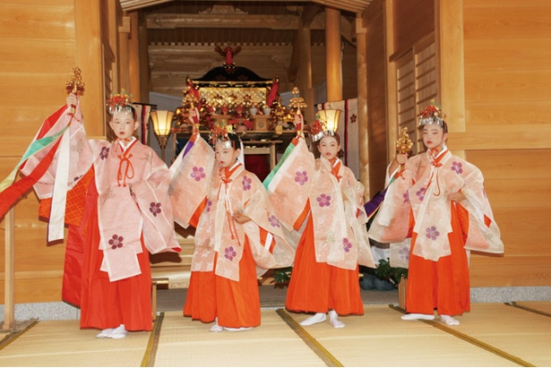 炎のゆらめきと神楽舞が福岡の夜を彩る 太宰府天満宮 神幸式大祭 が開催 ウォーカープラス