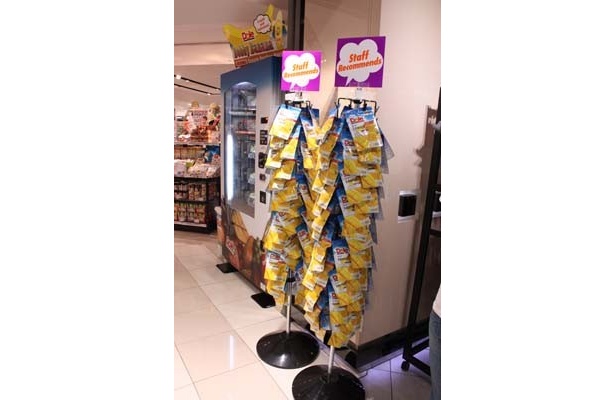 自販機の横にある「ドライマンゴー」も若い女性に大人気だという
