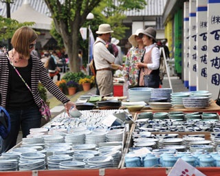 焼物と紅葉を楽しむ秋の注目イベント！「第14回 秋の有田陶磁器まつり」