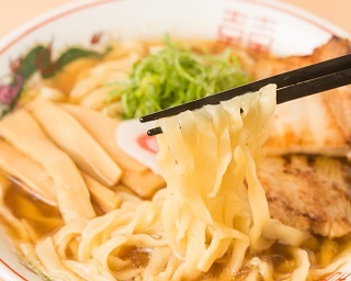 昔ながらの中華そばは麺に秘密あり！「灯花」グループ新ブランド