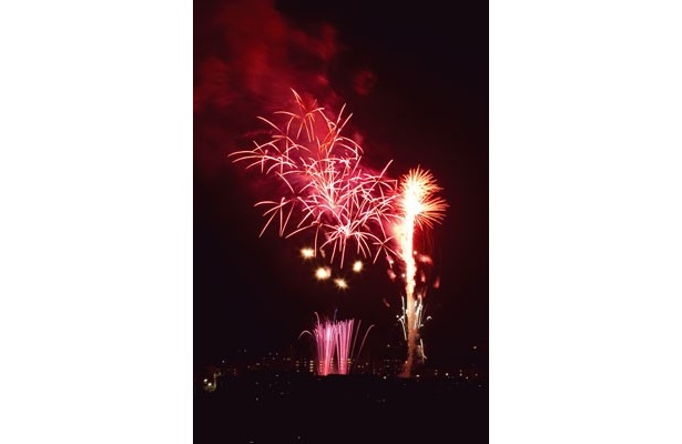 創作花火70種に注目！8/10（火）「宇治川花火大会」開催！