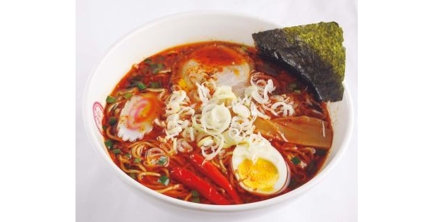 「八ちゃんラーメン」の「激辛2倍」(800円) 