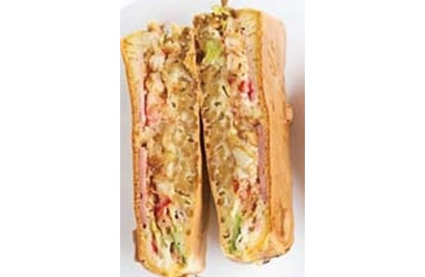 焼きそば入りのお好み焼きでお腹が満たされる♪「ぬりかべ」(200円)