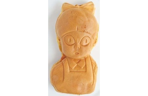 クリームチーズとパイナップルソースが入ったさわやかな風味の「ねこむすめ」(180円)