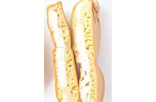 パイナップルソースがさわやか！「ねこむすめ」(180円)
