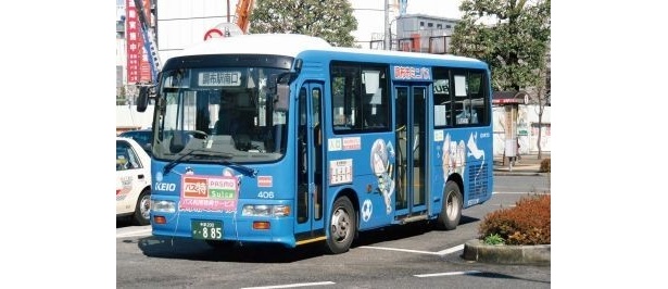 調布市内を循環するミニバスは鬼太郎柄！