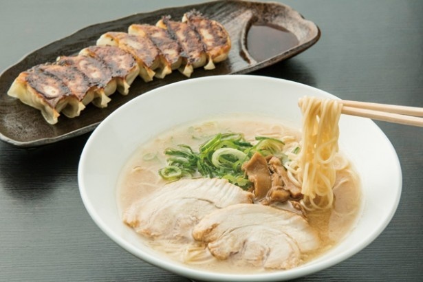 博多くまちゃんらぁめん(福岡市中央区大名) / 「醤油とんこつ」(600円)