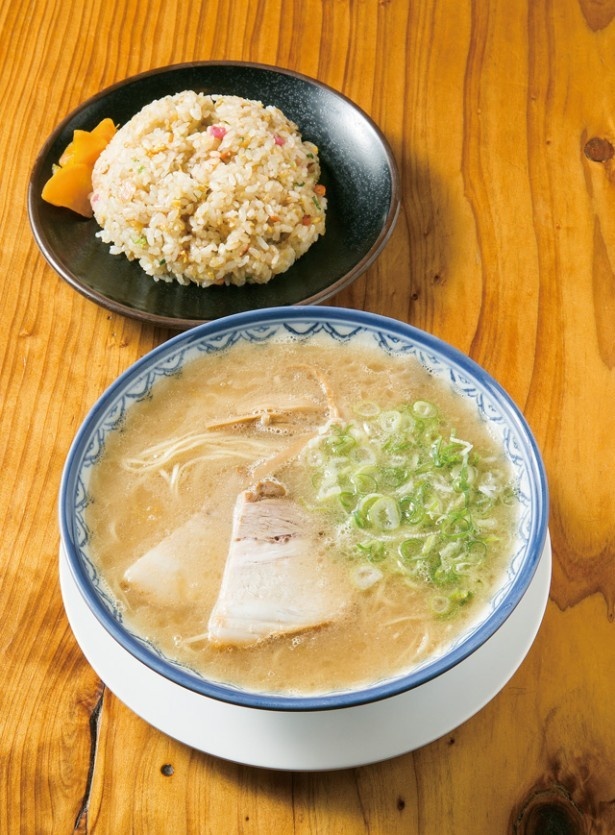 元祖赤のれん 節ちゃんラーメン(福岡市中央区大名) / 「ラーメン」(550円)