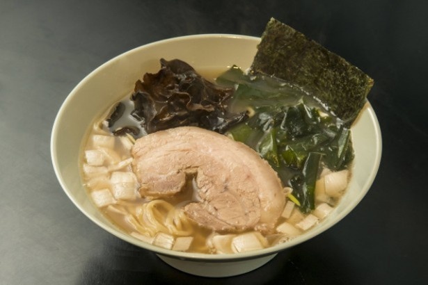 ヤキニクラーメン・フタバ(福岡市中央区警固) / 「ラーメン」(700円)