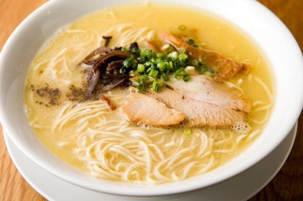 大島ラーメン あづまや 福岡(福岡市中央区六本松) / 「ラーメン」(550円)