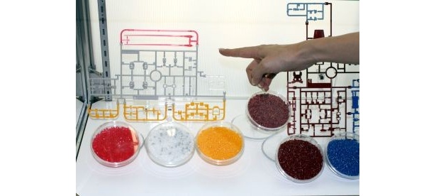 これがパーツの多色成型技術