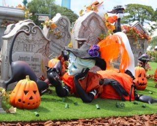 お化けだらけ⁉ TDLのハロウィーンスポットを訪れよう