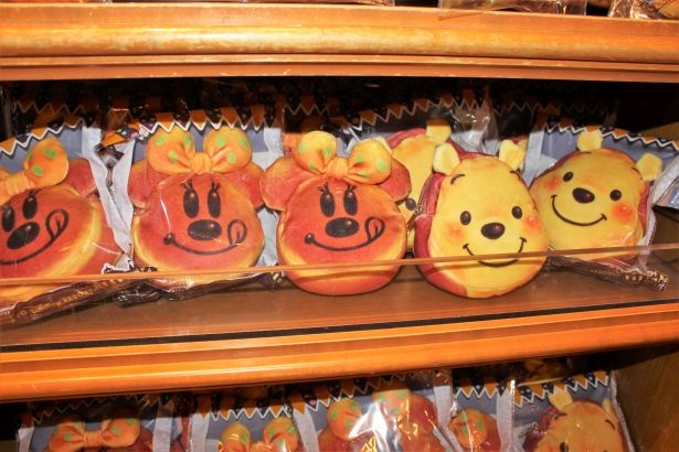 ハロウィーンスイーツ形の「ポーチ」(各1500円)