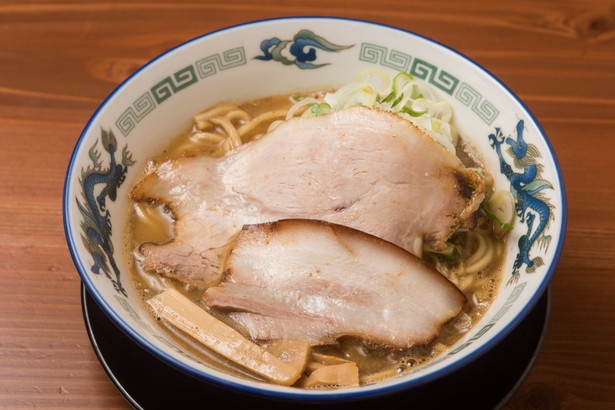 濃厚煮干しスープには 無かんすい 太麺が合う 長尾中華そば 神田店 ウォーカープラス