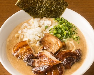 肉のプロフェッショナルがラーメン界に参入！「麺GARAGE 肉ヲ見ル」