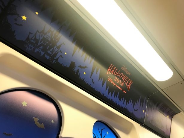 ハロウィーン仕様の車内ラッピングは要チェックだ！