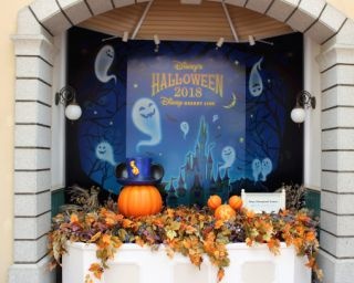 車内装飾も！ディズニー・ハロウィーン・ライナー登場