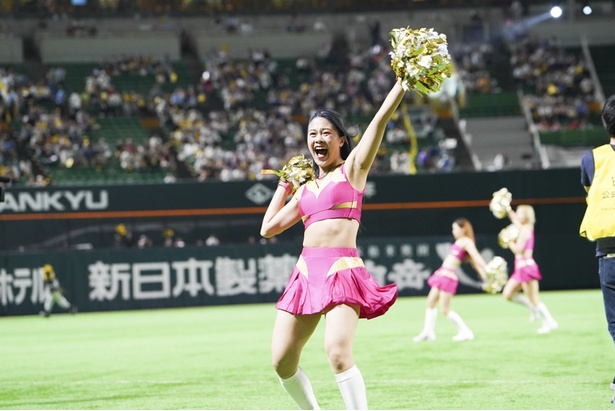 試合前のオープニングダンスをするハニーズのメンバー