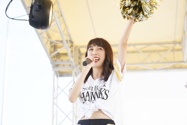 FAN! FUN! STAGEにてホークスファンとふれあうハニーズのメンバー