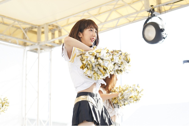 FAN! FUN! STAGEにてホークスファンとふれあうハニーズのメンバー