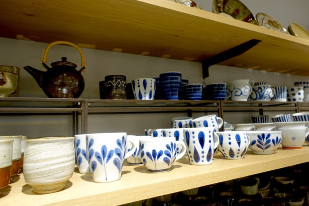 「LIBRETTO BAY」には茶碗やコップ、急須などの陶器類が充実していた