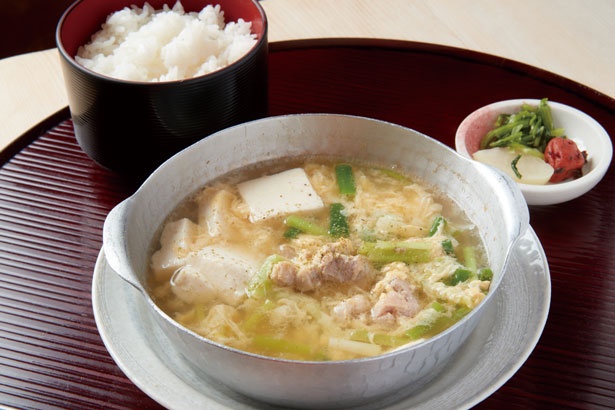 鴨肉の旨味が溶け出したダシが癖になる 梅田 新喜楽 東店 の かも鍋定食 ウォーカープラス