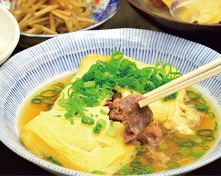 味付け肉をふんわり玉子でふんわり包む優しい味！「三ツ輪食堂」の肉巻き定食