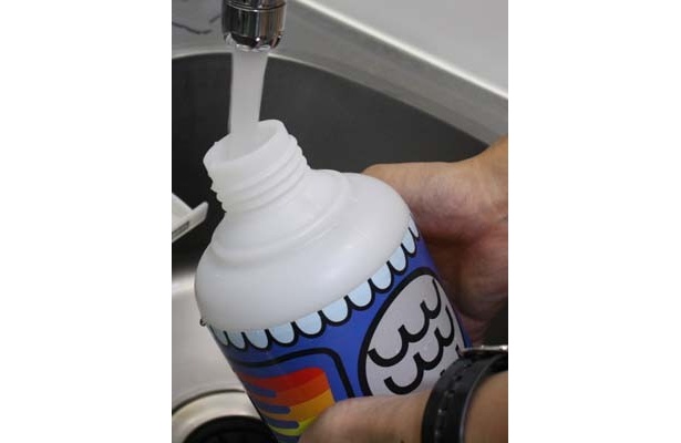 【使い方】まず、ボトルに水を入れる