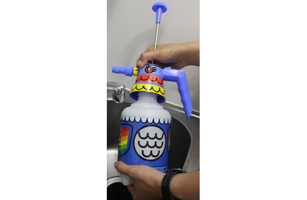 【使い方】水を入れたらキャップを閉める