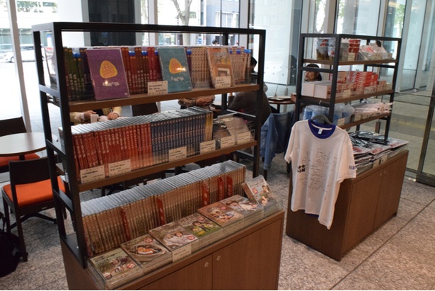 HTBの新社屋一階にある「水曜どうでしょう」のグッズコーナー