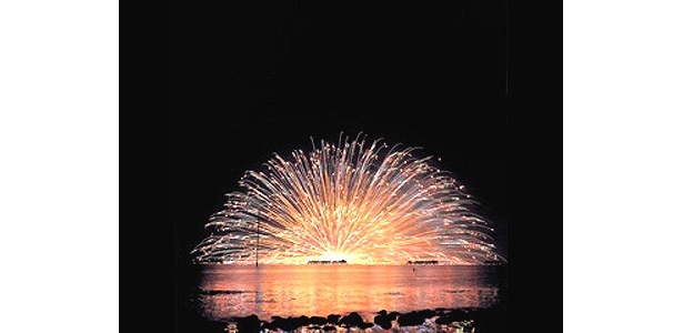 4万発が諏訪湖に輝く! 8月15日「諏訪湖祭湖上花火大会」開催!!
