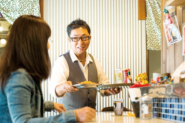 オーナーの山田 悟さん。メニューにあるポテチパンは、山田さんが生まれ育った横須賀のソウルフードだ