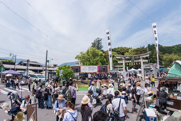 テーマは、「新旧混在」。古き良き揖斐川町に約100店の店が出店する