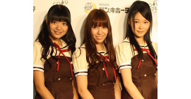 タレント部門で受賞したAKB48の(左から)北原里英さん、河西智美さん、指原莉乃さん
