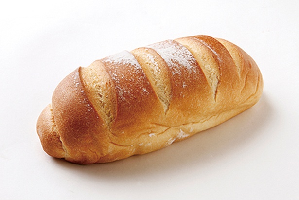 「パン工房 天秤座」の「お米パン」(310円)。1日250本も出るほどの人気を誇る商品。米粉を使い、もっちりとした食感
