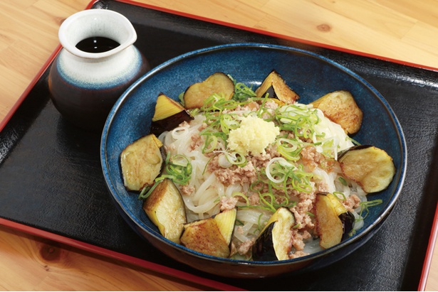 うどん髙浜屋(福岡市早良区) / 「揚げなすとひき肉ぶっかけ」(750円)