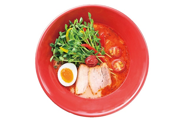 モチモチの平打ち麺と まろやかなスープがマッチ！「ソラノイロ ベジとんこつ」(842円)