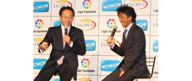 【写真】W杯の厳しい顔から一転、ジョークも連発する岡田監督