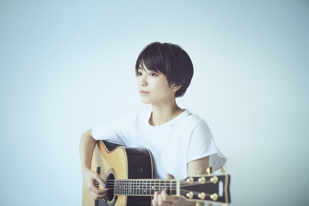 【写真を見る】ショートカットも似合うmiwaの新曲とは?