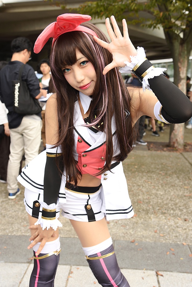 バーチャルYouTuberのキズナアイに扮する望月もち子さん