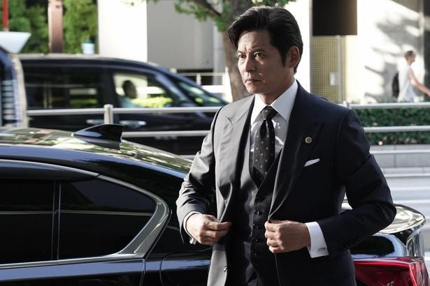 本作は、現在シーズン8が放送中のアメリカの人気ドラマ「SUITS」が原作。2011年6月に全米で放送を開始し、初回視聴者数460万人超える大ヒットを記録した