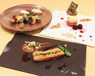 夜空をイメージした前菜にうっとり！ディズニーホテルで楽しむハロウィーンランチ