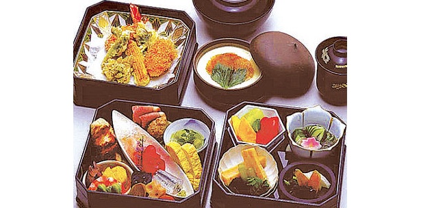 「千とせ家」の三重ね弁当2800