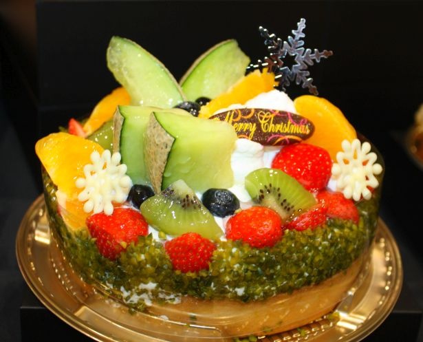 【写真を見る】カラフルな「Xmasフルーツのピスタチオデコレーション」(4800円)