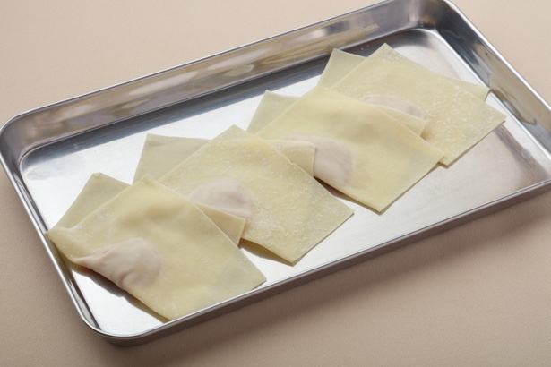 北海道産の小麦100％で作る自家製生地を使い、一つ一つ手包みするエビワンタンが好評/「麺屋 そにどり」