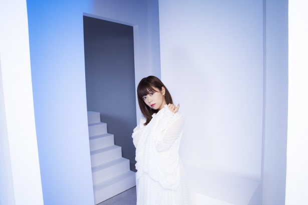 エンディングテーマ「革命前夜」を担当する井口裕香