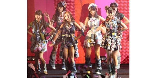 板野が画面に映るたびに大声援が！