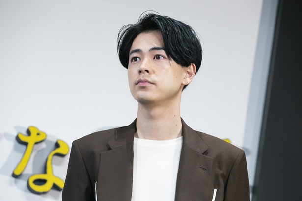 「千葉(雄大)君の上に馬乗りになるシーンがあるんですが、そこでよだれを垂らしてしまって…」と千葉に詫びた成田凌